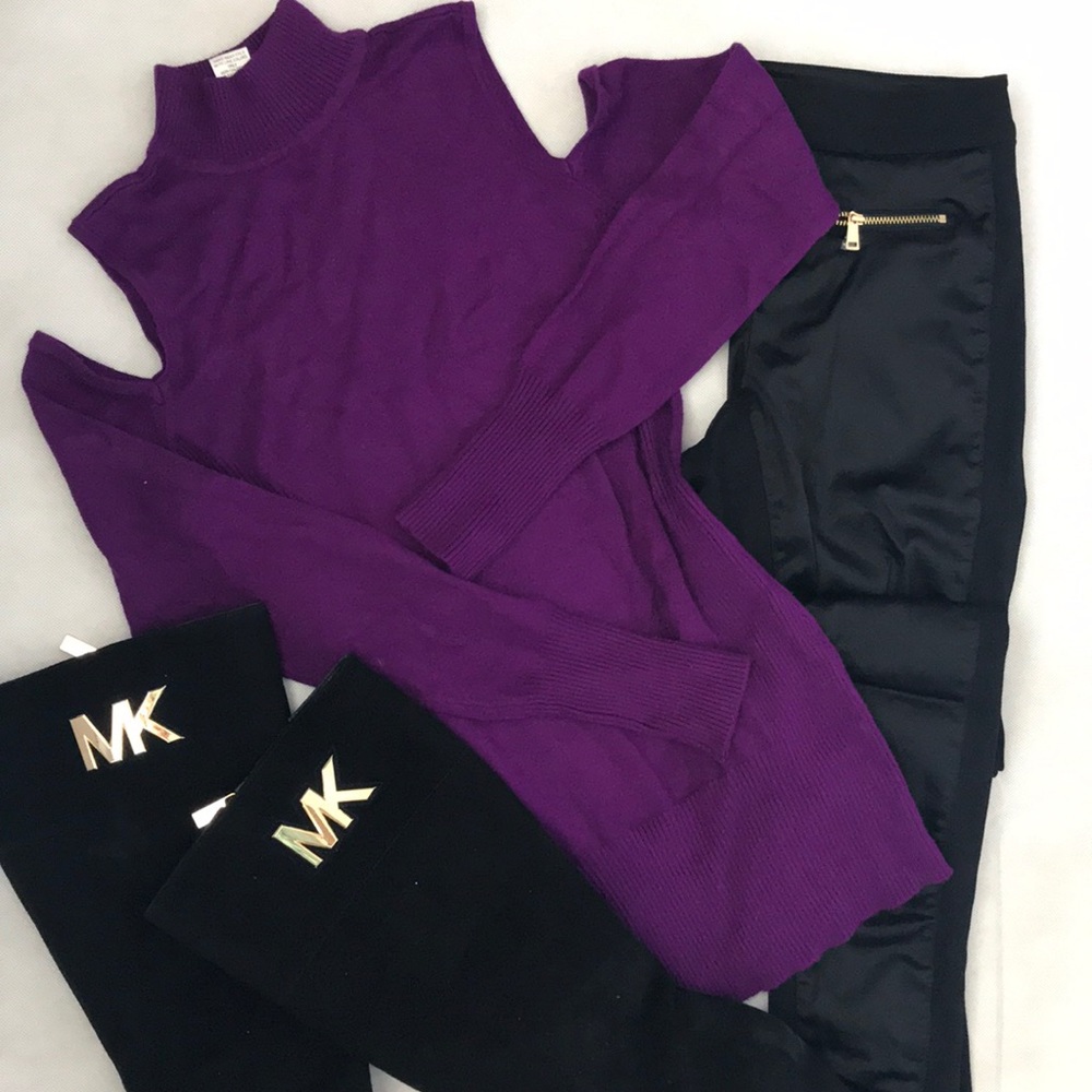 🆕CACHE- purple, cold shoulder turtle neck
